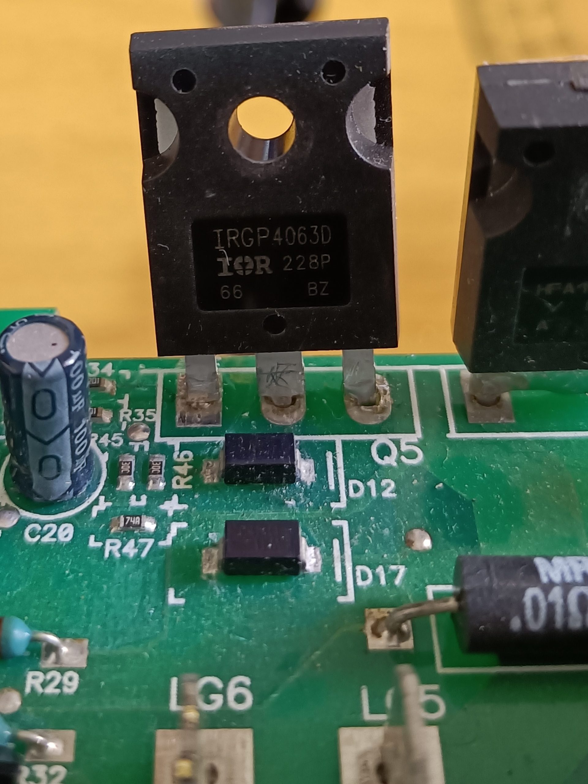 Reparar la placa de una cinta de correr que tumba el diferencial por corto circuito del transistor IGBT